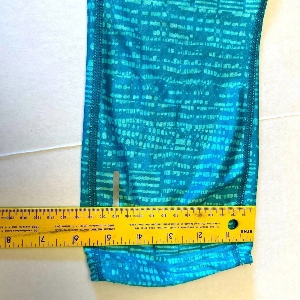 Nike women’s Dri fit active Just Do It cropped capri teal legging in size M. G19